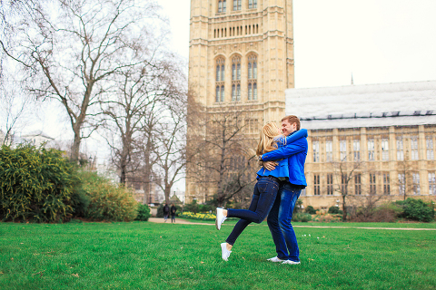 London_Engagement_love-story_photoshoot_pre-wedding_Big_Ben_Tower_Bridge_017