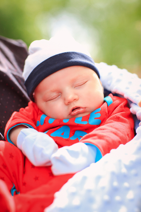 London-park-outdoor_family-photoshoot-baby-boy-summer21