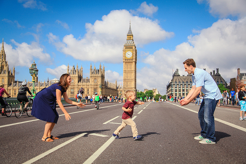 Family outdoor photo shoot London Big Ben Westminster Hampstead Heath08