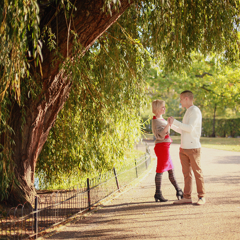 Love_engagement_photo_shoot_London_Regents_park_autumn_fall_003