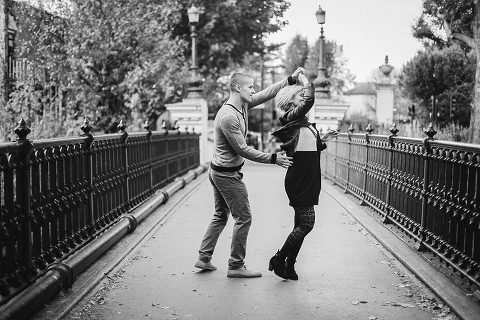 Love_engagement_photo_shoot_London_Regents_park_autumn_fall_024