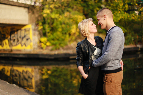 Love_engagement_photo_shoot_London_Regents_park_autumn_fall_030