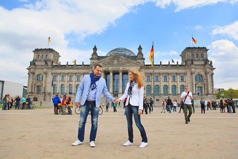 Berlin_love_engagement_photo_shoot_Potsdam_Germany_destination_romantic_003