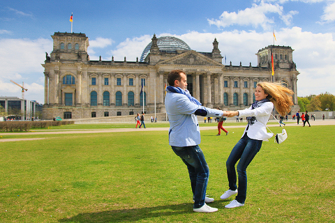Berlin_love_engagement_photo_shoot_Potsdam_Germany_destination_romantic_005