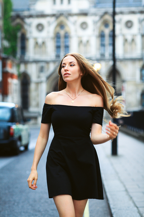 Fashion_photo_shoot_Lincolns_inn_London_Holborn_portrait_outdoor_70s_019