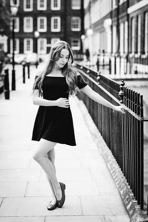 Fashion_photo_shoot_Lincolns_inn_London_Holborn_portrait_outdoor_70s_024