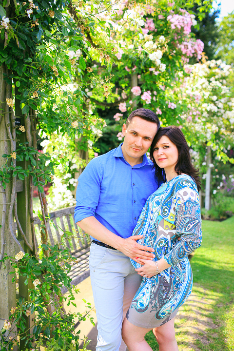 pregnancy_maternity_couple_photo_shoot_London_Regents_park_summer_rose_garden_sunset_021