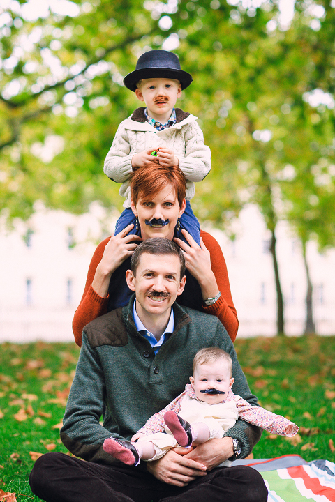 family_photo_shoot_London_st_james_park_westminster_autumn_outdoor_009