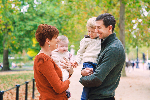family_photo_shoot_London_st_james_park_westminster_autumn_outdoor_013