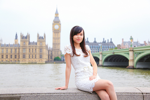 love_story_engagement_pre_wedding_photo_shoot_London_westminster_Big_Ben_Tower_Bridge_Piccadilly_037