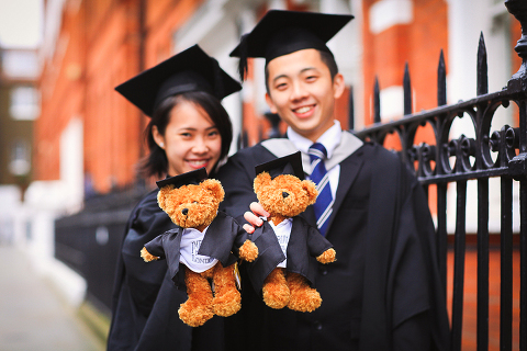 Graduation_love_couple-photo_shoot_London-Kensington_Autumn_outdoor_27