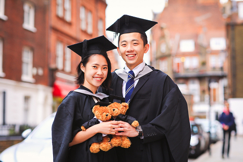 Graduation_love_couple-photo_shoot_London-Kensington_Autumn_outdoor_29
