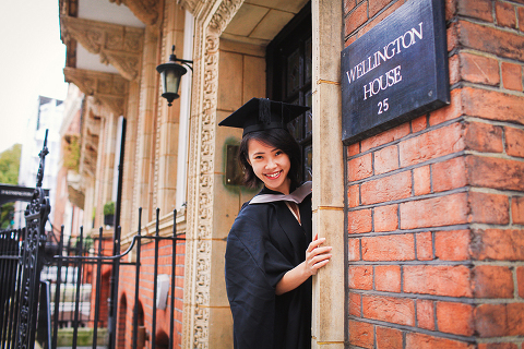 Graduation_love_couple-photo_shoot_London-Kensington_Autumn_outdoor_35