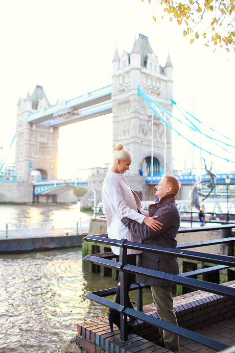 love-story-engagement-photoshoot-london-autumn-tower-bridge-st-katharine-docks_15