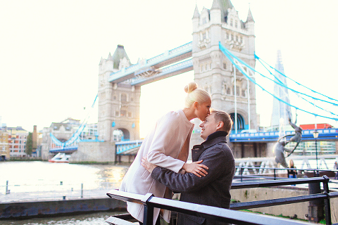love-story-engagement-photoshoot-london-autumn-tower-bridge-st-katharine-docks_16