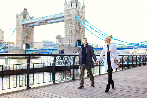 love-story-engagement-photoshoot-london-autumn-tower-bridge-st-katharine-docks_17
