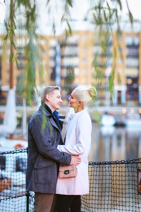 love-story-engagement-photoshoot-london-autumn-tower-bridge-st-katharine-docks_26