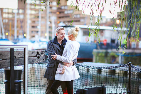love-story-engagement-photoshoot-london-autumn-tower-bridge-st-katharine-docks_28