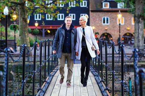 love-story-engagement-photoshoot-london-autumn-tower-bridge-st-katharine-docks_30