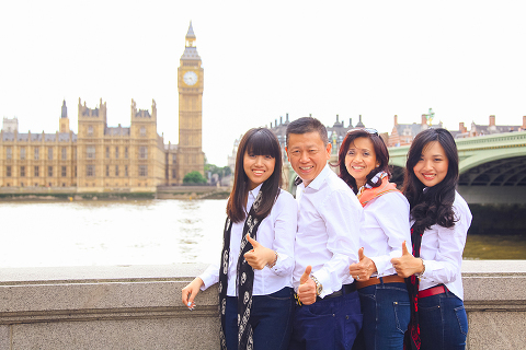 Family photoshoot in London Westminster Buckingham  Big Ben Tower04