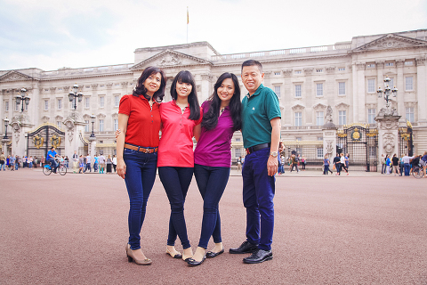Family photoshoot in London Westminster Buckingham  Big Ben Tower11