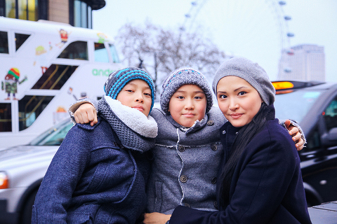 london family outdoor big ben westminster photo shoot kids winter_08