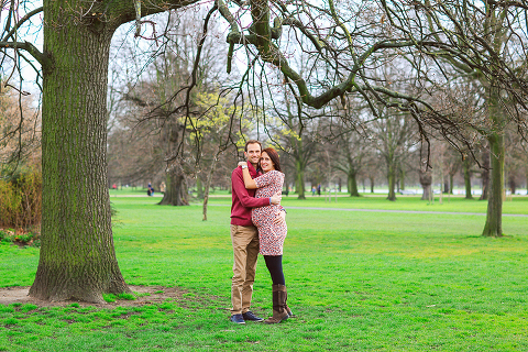 pregnancy photo shoot in notting hill london couple hyde park spring_ (22)