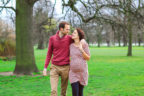 pregnancy photo shoot in notting hill london couple hyde park spring_ (23)