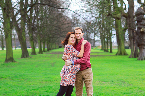 pregnancy photo shoot in notting hill london couple hyde park spring_ (24)