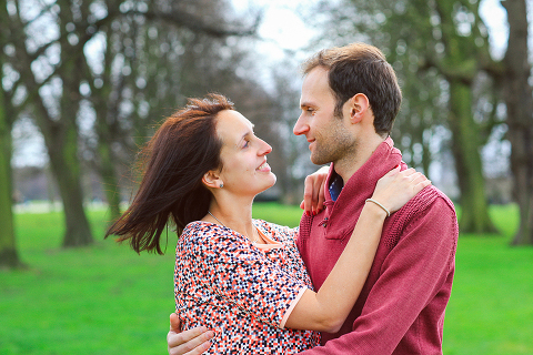 pregnancy photo shoot in notting hill london couple hyde park spring_ (25)