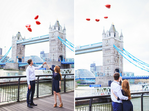 engagement pre wedding couple love story photo shoot london tower bridge st katharine docks red heart balloons (26)
