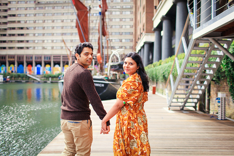 Couple photo shoot London engagement love story tower bridge big ben  (3)