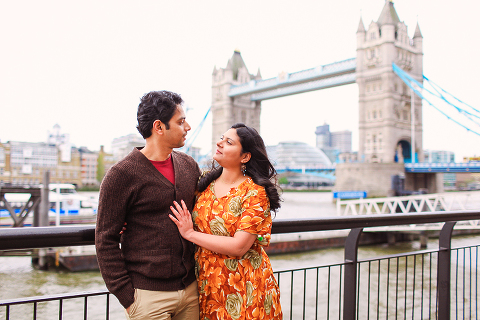 Couple photo shoot London engagement love story tower bridge big ben  (6)