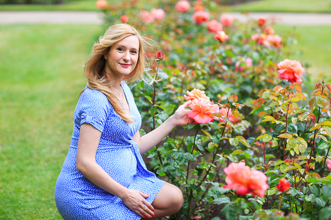pregnancy maternity photo shoot London Greenwich park summer rhododendron 06