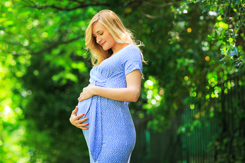 pregnancy maternity photo shoot London Greenwich park summer rhododendron 08