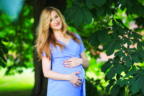 pregnancy maternity photo shoot London Greenwich park summer rhododendron 09