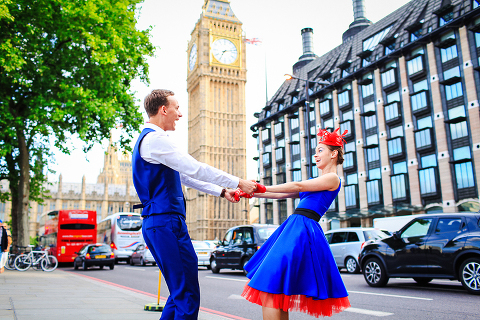 engagement London photo shoot photographer wedding pre-wedding westminster big ben love couple romantic 50's (20)