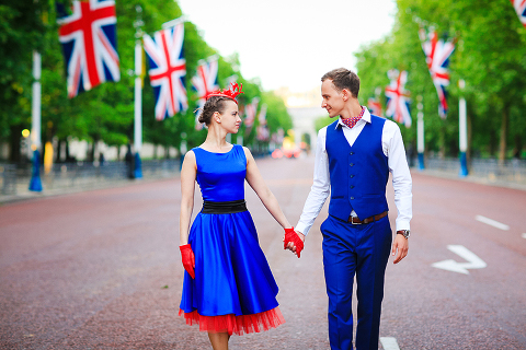 engagement London photo shoot photographer wedding pre-wedding westminster big ben love couple romantic 50's (51)