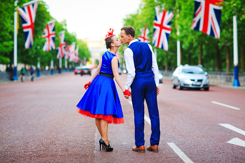 engagement London photo shoot photographer wedding pre-wedding westminster big ben love couple romantic 50's (56)