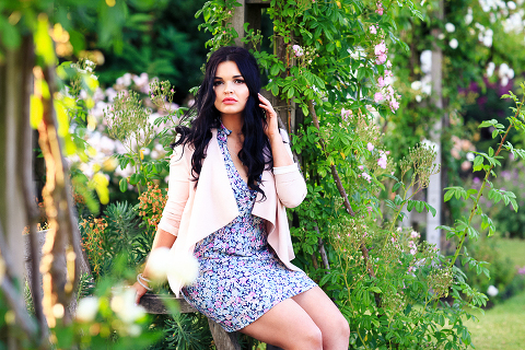 Couples engagement love pre wedding photo shoot London Regents park Marylebone summer garden  (22)