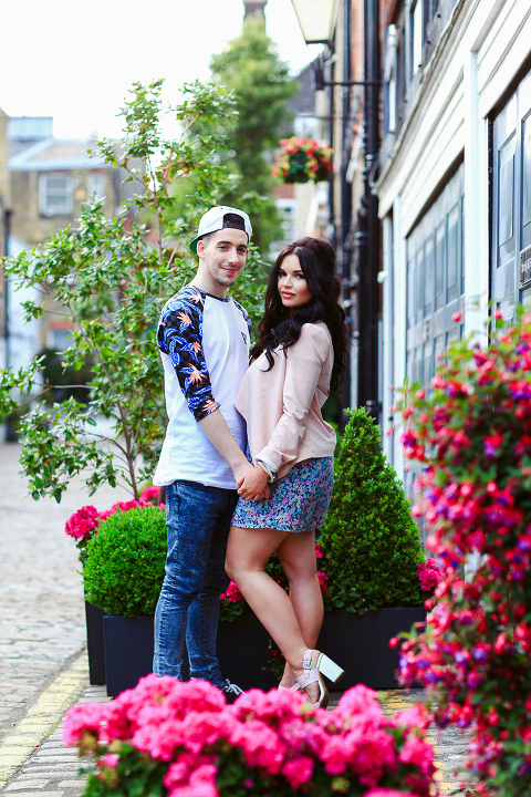 Couples engagement love pre wedding photo shoot London Regents park Marylebone summer garden  (8)