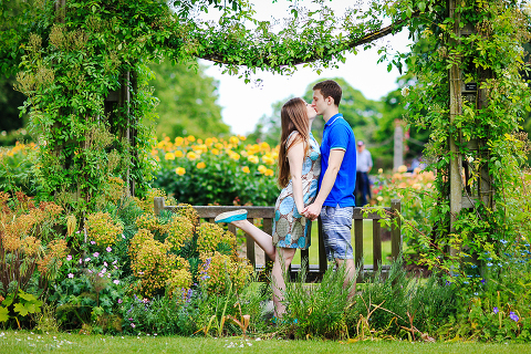 engagement pre wedding couples love story photo shoot summer London Regents park Belsize Marylebone (23)