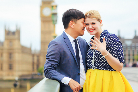 engagement pre wedding couples photography London Big Ben Chelsea Peggy Porschen cakes St Paul Tower Bridge Chelsea (41)