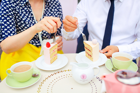 engagement pre wedding couples photography London Big Ben Chelsea Peggy Porschen cakes St Paul Tower Bridge Chelsea (5)