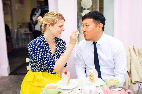 engagement pre wedding couples photography London Big Ben Chelsea Peggy Porschen cakes St Paul Tower Bridge Chelsea (6)