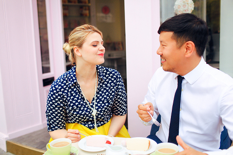 engagement pre wedding couples photography London Big Ben Chelsea Peggy Porschen cakes St Paul Tower Bridge Chelsea (7)