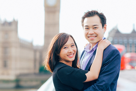 couples engagement love story pre wedding London photo shoot rainy day autumn westminster big ben  (17)