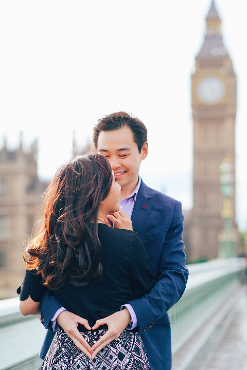 couples engagement love story pre wedding London photo shoot rainy day autumn westminster big ben  (19)