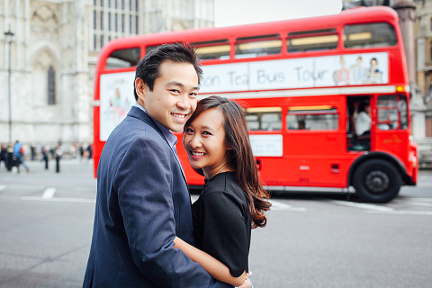couples engagement love story pre wedding London photo shoot rainy day autumn westminster big ben  (24)