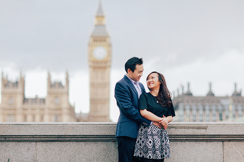 couples engagement love story pre wedding London photo shoot rainy day autumn westminster big ben  (4)